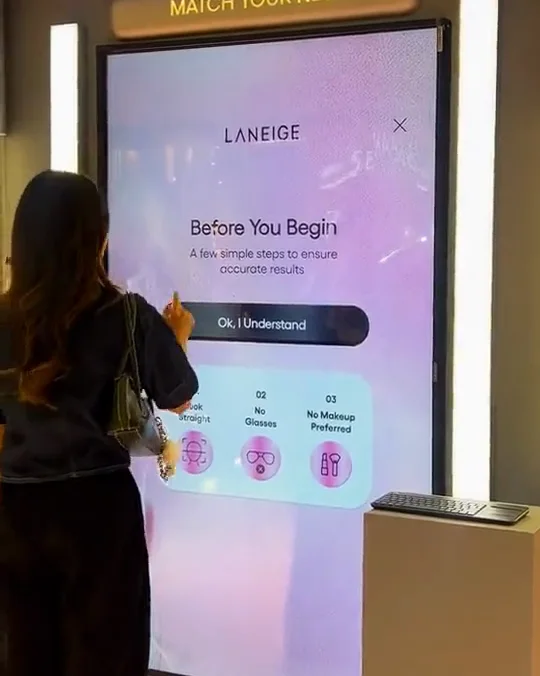 Laneige: 12-season personal color mirror