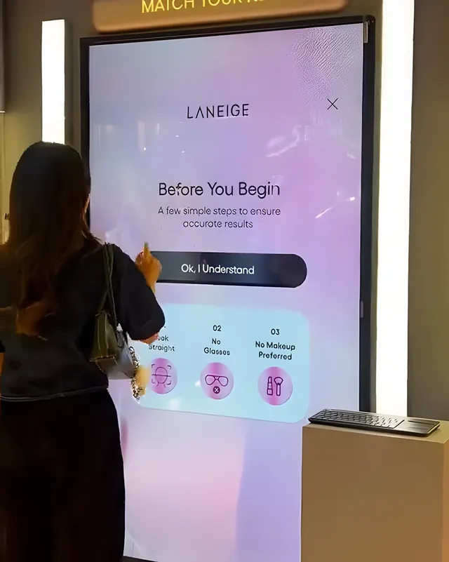 Laneige: 12-season personal color mirror
