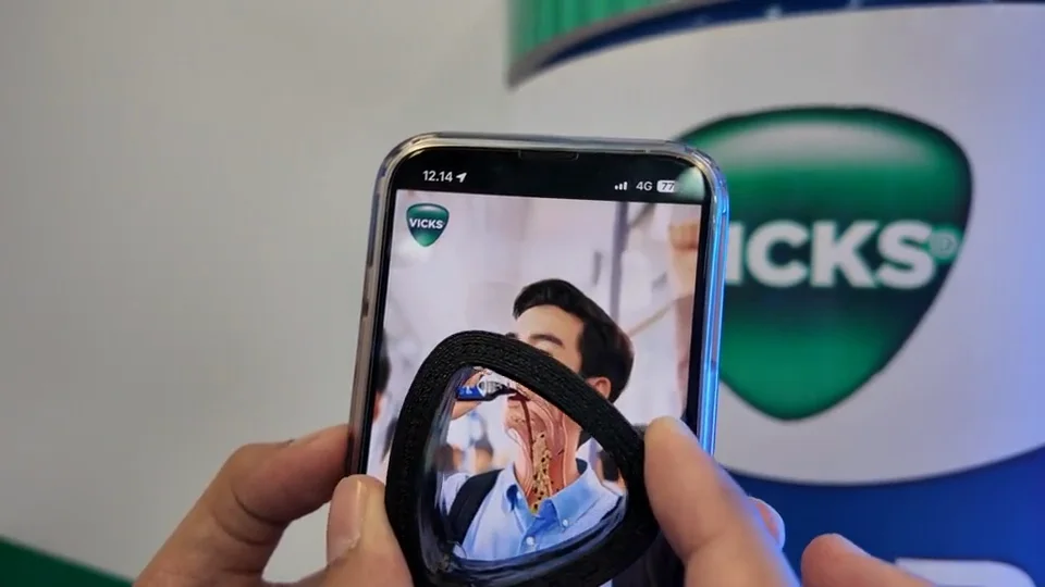 Vicks: Interactive retail: see inside your throat